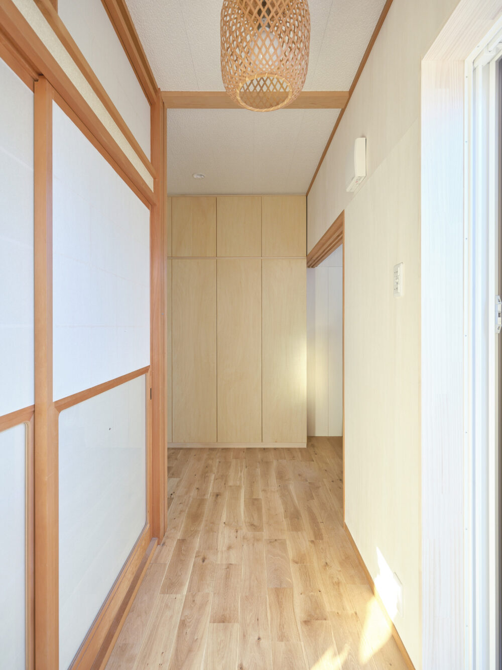 シナの木でつくるクローゼット収納